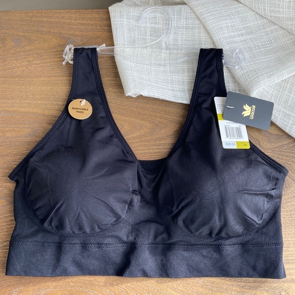 Wacoal b-smooth bra with no wire and removable pads. - Picture 1 of 8